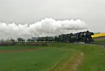 Trotz widrigsten Wetterbedingungen lie�en es sich zahlreiche Fotografen nicht nehmen, den SREX 16170, welcher mit 52.100 + R 52.4984 gef�hrt wurde, zwischen Korneuburg und Erstbrunn abzulichten. Die Aufnahme entstand am 02.05.2010 kurz nach W�rnitz-Hetzmannsdorf.