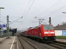 146 236 mit einem RE nach Karlsruhe Hbf hier beim Zwischenhalt in Donaueschingen. April 2010 