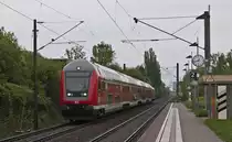 RE 5184 (Konstanz - Karlsruhe Hbf) mit Schublok 146 235-7 am 1. Mai 2010 in Konstanz-Wollmatingen.