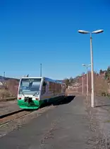 654 048 (VT48  St. Ulrich Weischlitz ) als VBG83111 in Klingenthal, 7.4.010.
