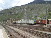 Fahrzeugaufstellung der bls in Brig. Links die Am 843 501-8 neben zwei Re 485 (Re 485 020-2 und Re 485 017-8) am 27.4.2010.
