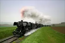 Die beiden Dampfloks 52.100 & 52.4984 fahren als SREX 16170 von Korneuburg nach Ernstbrunn zum 3.Oldtimertreffen. 
Hetzmannsdorf 2.5.2010