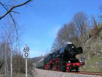 Am 02.04. 2005 durchf�hrt die 52 8047-4 den Haltepunkt   Gleisberg in Richtung Nossen.

