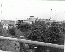 Die Endschleife am Flughafen war romantisch an einem kleinen Teich gelegen.  