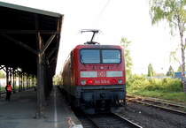  Odenkirchen: 143 925-6 auf dem R�ckweg nach Koblenz, dieses mal am Zugende in schiebender Rolle auf der RB 27.   5.5.2010 19:15h