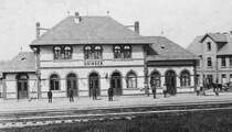 Bahnhof Usingen von Westen (um 1900), gesehen im Heimatmuseum Usingen, 1. H�lfte der 1980iger Jahre.
