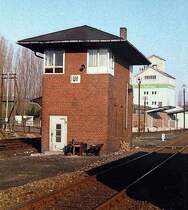 Das Usinger Stellwerk - Ostseite, 1. H�lfte der 1980iger Jahre.
