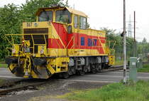 Rangierarbeiten in Krefeld Anrather Stra�e. Am Vormittag des 8.5.2010, ist EH 867 mit Rangieraufgaben besch�ftigt. Eine V160 der DB AG hatte einen Zug ins Werk gebracht, der nun aufgeteil werden muss.