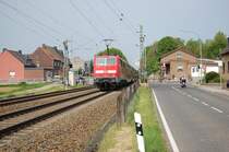 S�ggerath Bahn�bergang  Am alten Wasserwerk , 111 152-5 schiebt einen Zug der Linie RE 4 nach M�nchengladbach am 9.5.2010