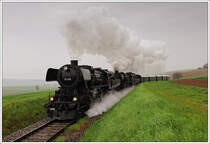 52 100 und 52.4984 mit ihrem SREX 16170 von Korneuburg auf der Fahrt nach Ernstbrunn am 2.5.2010 kurz vor Hetzmannsdorf aufgenommen. 