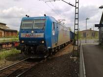 DIe 185er G�terbahn & Holzlogistik fuhr mit leeren Holzwaggons durch Dresden Friedrichstadt.
Dresden den 17.05.10 