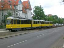 Berlin: Stra�enbahnlinie M17 nach Falkenberg am S-Bahnhof Sch�neweide.(14.5.2010)