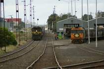 Sunshine Cargo Freight Terminal f�r Getreideverlad. Links vom Hafen her kommend ein Kohlezug in Richtung Gellong - Adelaide. Gezogen von einer X und einer H Class