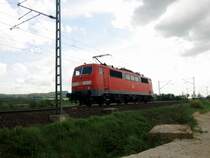 111 177 �berraschte mich bei Grundfeld und so entstand dieser Nachschuss auf der Kbs 820. Die Lok kam aus Lichtenfels und fuhr Richtung Bamberg