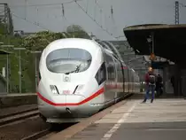 Ein ICE 3 unterwegs als ICE 627 am 14.05.2010 bei der Durchfahrt durch K�ln-Deutz