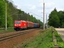 185 190-6 mit einem beschaulichem Feiertagsg�terzug am 2.Mai Richtung S�den durch Bestensee.