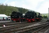 Grosses Pfingstdampfspektakel auf der Pre�nitztalbahn.Es waren 6 Dampfloks im Einsatz.Hier 99 1590 und 99 1542 zwei Loks der Gattung IVK beim Rangieren in J�hstadt.23.05.10.