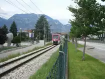 Trentino-Bahn, kurz vor den Bhf. Lavis, der neue Triebwagen ETi 413, auf der meterspurigen Strecke zwischen Trento und Mal�, Gegenzug in Richtung Mal� am 26.Juli.2008
