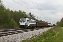 1016 034 mit einem gemischten G�terzug am 01.05.2010 in Haar.