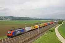 Mit dem SKGAG 42940 (EVU: LTE) ist die 482.045 am 18. Mai 2010 bei Amstetten zum Bestimmungsbahnhof Rheinhausen unterwegs.