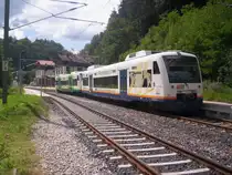 VT 521 der OSB und VT 012 der BSB stehen am 23.08.07 im Bahnhof von Neuenb�rg als Sommerferienexpress zur Abfahrt nach Offenburg bereit