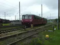 172 132/172 171 f�hrt in Bergen/R�gen an den Bahnsteig,w�hrend der Stammtriebwagen PRESS-VT 650 032 auf ein Abstellgleis fuhr und Pause machte.