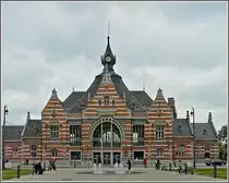 Bei diesem Geb�ude handelt es sich nicht, wie man vermuten k�nnte, um ein M�rchenschloss, sondern um den Bahnhof von Schaerbeek. 08.05.10 (Jeanny)