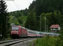 101 002-4 mit dem IC 2370  Schwarzwald  (Konstanz-Hamburg Hbf) bei Nu�bach 22.5.10