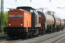 Doe 202 271-3 der Bocholter Eisenbahn durchf�hrt Duisburg Neudorf mit 3 Kesselwagen am 20.05.2010