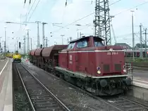 Die EfW 212 370-1 unterst�tzt die Weichenerneuerungen zu den Gleisen 10+11 im Dortmunder Hbf.(24.05.2010)