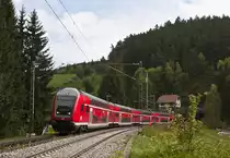RE 4712 (Konstanz - Karlsruhe Hbf) mit Schublok 146 230-8 am 22. Mai 2010 bei Nu�bach.