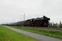 01 1066 befindet sich am 1.5.10 mit einem Zubringerzug zu den Arbon Classics in G�ttingen.