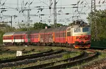 CD 242 219 erreicht mit R 834  Tekov  aus Banska Bystrica in K�rze den Hauptbahnhof in Bratislava. Die Aufnahme entstand am 22.05.2010.