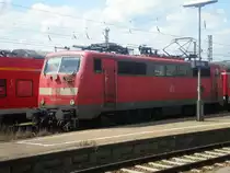 111 031 mit gr�nem Akzent am 25.05.2010 in Ulm HBF