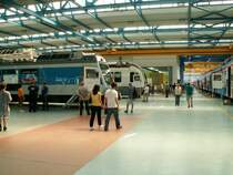 Tag der offenen T�r bei Stadler Rail in Bussnang.Blick in die Montagehalle.05.06.10