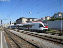 RABe 524 103 ''100. SBB-Flirt'' am 5.6.2010 in Rorschach. Diese Aufschrift soll zeigen, welch ein Erfolgsprodukt der Flirt ist, und dies nicht nur bei der SBB.