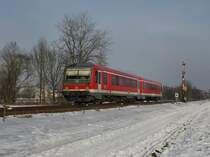 Der 628 593 am 17.02.2010 als RB nach Burghausen unterwegs bei Alt�tting. 