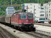 SBB - Lok Re 4/4  11171 vor G�terzug unterwegs in Biel am 12.05.2010
