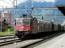 SBB - Lok Re 4/4  11264 vor G�terzug unterwegs in Sion am 10.05.2010