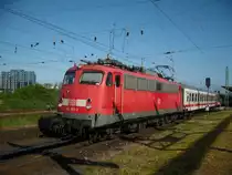 Um 07:30 Uhr 110 352 geknipst, schnell ins Internet-Cafe und wieder zur�ck ins Bett :) So siehts aus. 

DZ 2790 oder 91 mit Sonderzug Warnem�nde- Berlin- Lichtenberg am 12.06.2010 in Rostock Hbf gesehen.