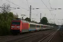 101 082-6 mit einem Eurocity in Duisburg-Rahm am 16.05.2010