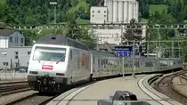 Die Re 465 004-0  Trubschachen  verl�sst am 10.06.10 schiebend Wolhusen mit dem Kamblyzug, in Richtung Bern.
