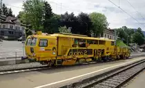 Diese Baumaschine der Sersa-Group mit der Bezeichnung XTmas40 925-6 steht am 10.06.10 abgestellt im Bahnhof Entlebuch.