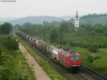 145 041-0 mit einem KLV gen S�den bei Denzlingen 2.6.10.  Sollte die Zugzielanzeige stimmen (Probefahrt Werk Dessau) h�tte sich die Lok aber wohl gr�ndlich verfahren ;-)