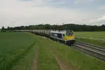 Nun auch mal eine Voith Maxima 40CC von mir.;)
Die Maschine fuhr mit einem Kesselzug (Stock Transport) nach Straubing.
(KBS 880,bei Parsberg,8.6.2010)