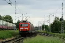 Mit dem RE 3 nach W�nsdorf-Waldstadt f�hrt 114 024-3 am 12.6.2010 in den Bahnhof Blankenfelde ein.