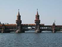 Berliner U-Bahn,Oberbaumbr�cke mit Kleinprofilzug Typ A3 am 20.08.02
