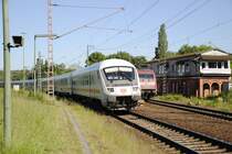 IC Steuerwagen, f�hrt abweichend auf Gleis 11 durch Lehrte am 17.06.2010