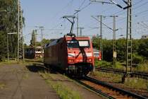 152 088-1, am 17.06.2010 in Lehrte. Leider hat die Lok den Schatten von den Oberleitungsmast auf der Front.