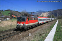 1142.667 mit IC 513 von Salzburg nach Graz, aufgenommen nahe der Hst. St�bing am 08.04.2010